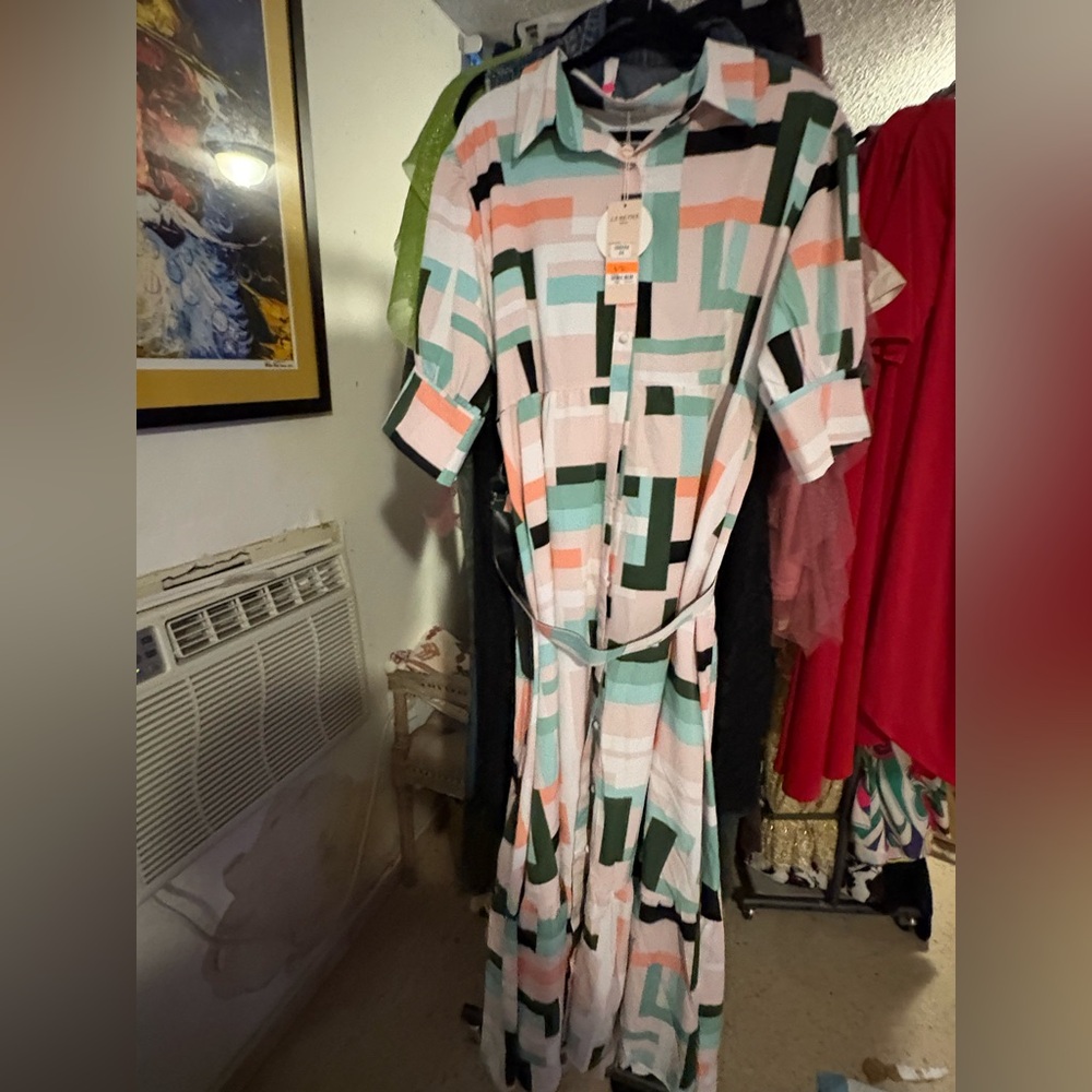 NWT La Reyna Geometric Patterned Maxi Dress. Size 3XL. Includes belt.
